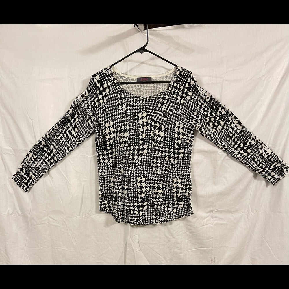 Lightweight sweater